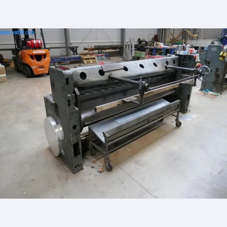 BGA, Warenvorräte, Montagematerial und Fahrzeuge aus dem Bereich Dachdeckerei-3