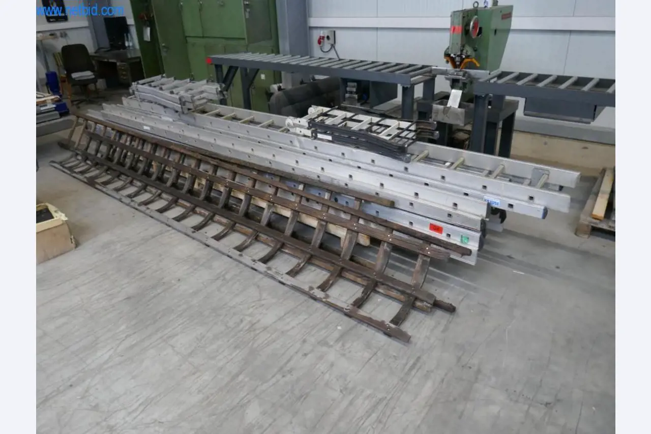 BGA, Warenvorräte, Montagematerial und Fahrzeuge aus dem Bereich Dachdeckerei-3