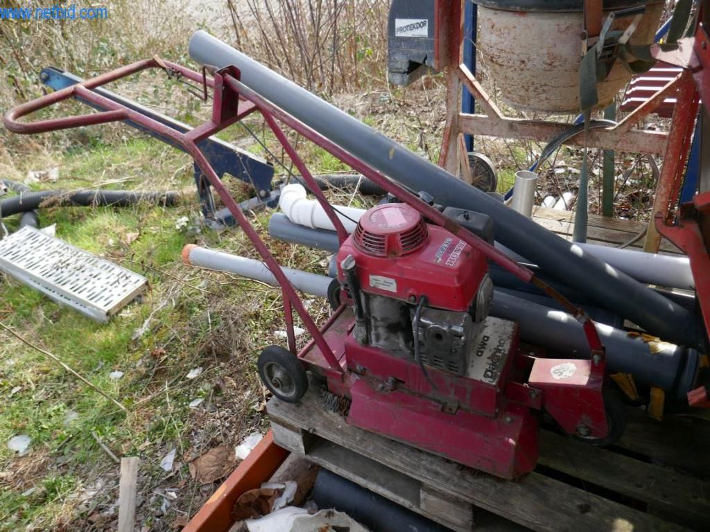 BGA, zapasy, materiały montażowe i pojazdy z działu pokryć dachowych-2