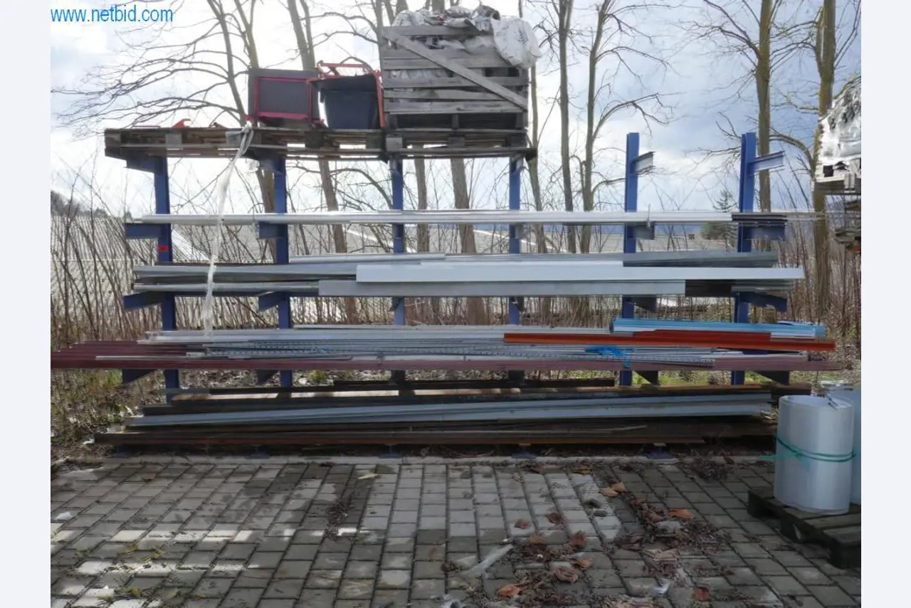 BGA, Warenvorräte, Montagematerial und Fahrzeuge aus dem Bereich Dachdeckerei-1