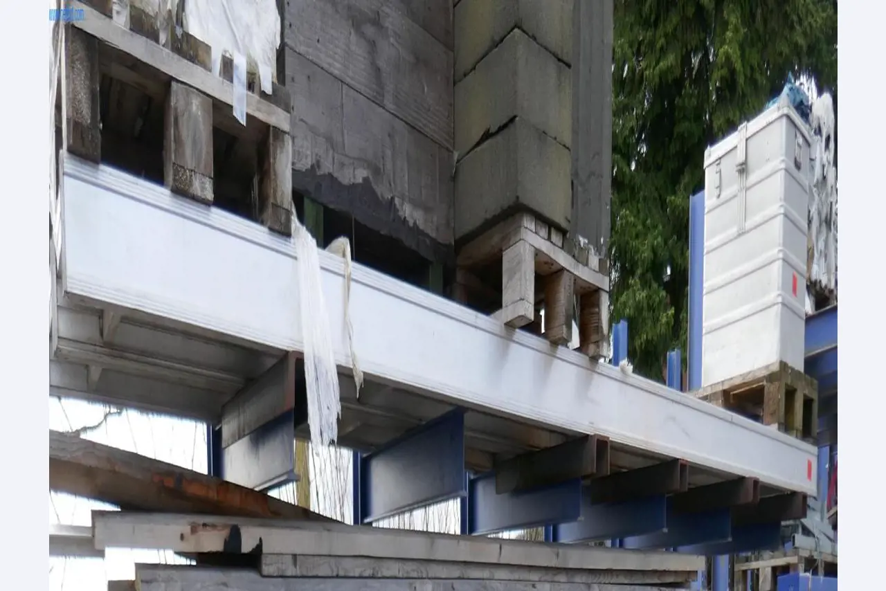 BGA, Warenvorräte, Montagematerial und Fahrzeuge aus dem Bereich Dachdeckerei-4