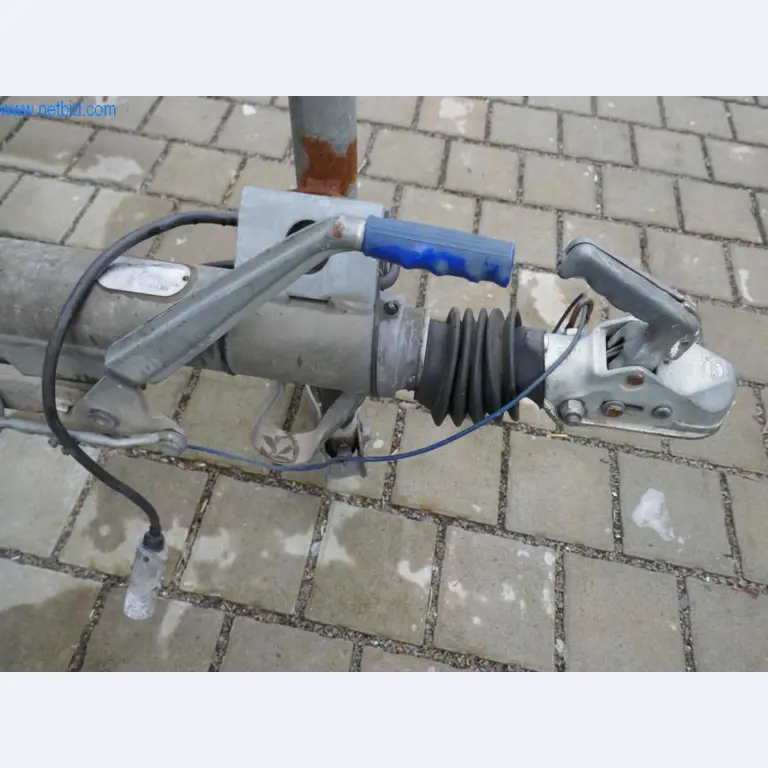 BGA, zásoby, montážní materiál a vozidla z divize střešních krytin.-5