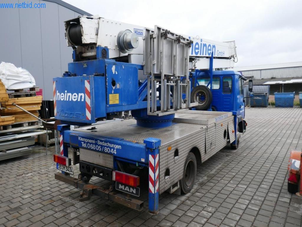 BGA, zásoby, montážní materiál a vozidla z divize střešních krytin.-11