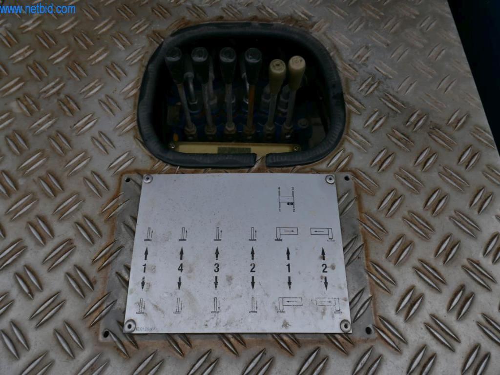 BGA, zásoby, montážní materiál a vozidla z divize střešních krytin.-15