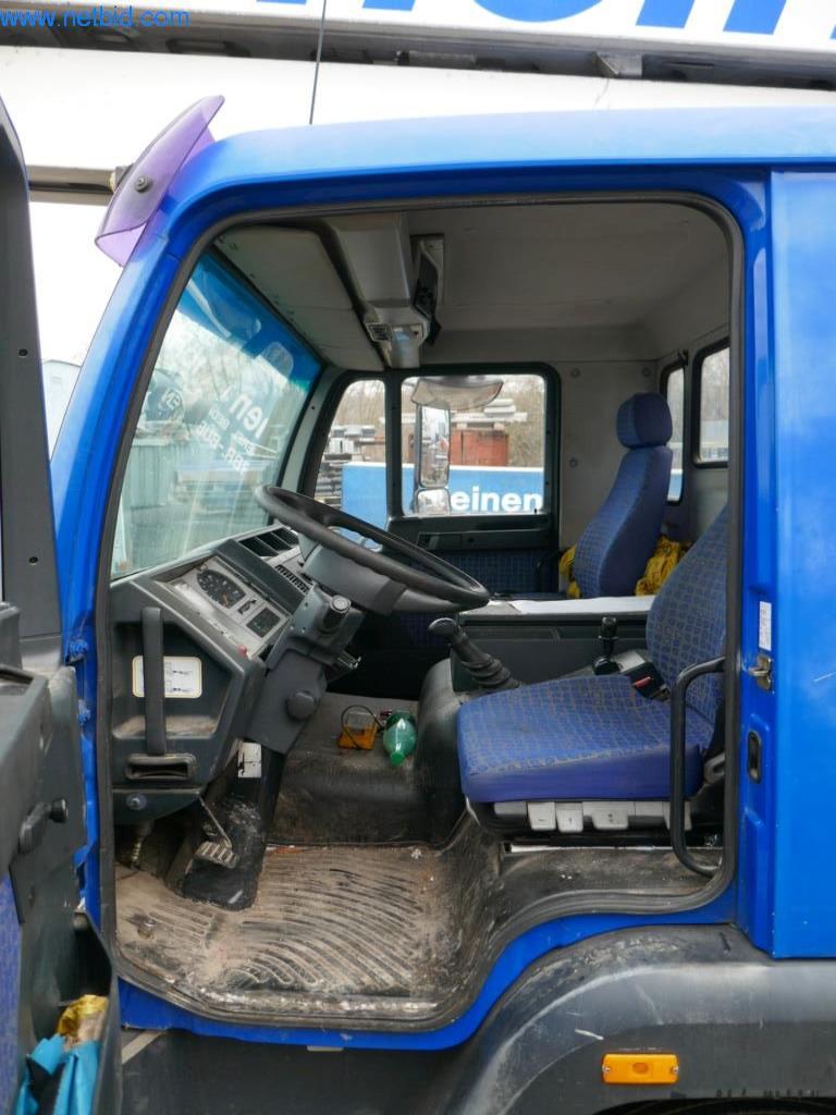 BGA, zásoby, montážní materiál a vozidla z divize střešních krytin.-17