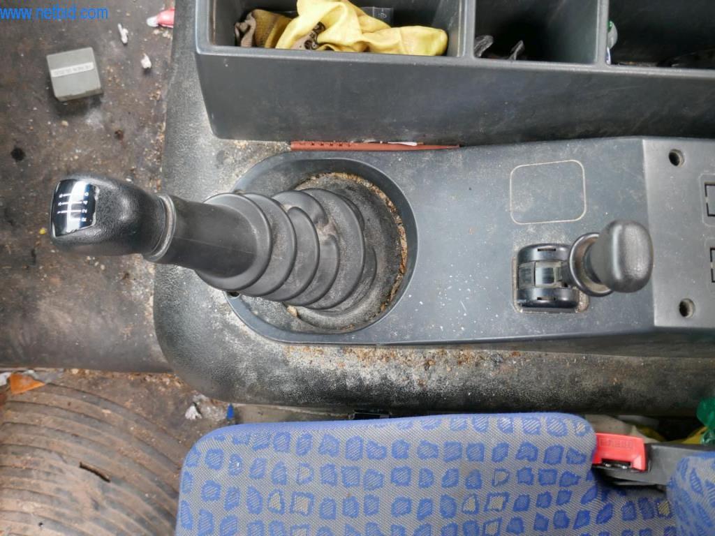 BGA, zásoby, montážní materiál a vozidla z divize střešních krytin.-4