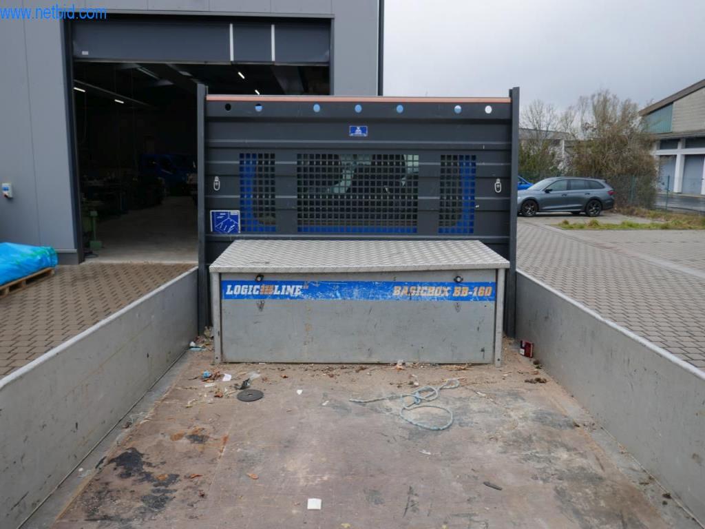 BGA, zásoby, montážní materiál a vozidla z divize střešních krytin.-20