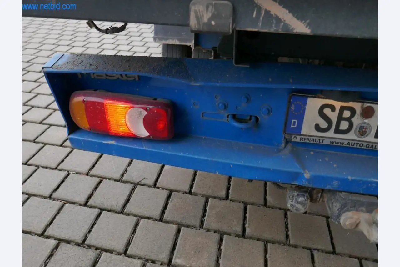 BGA, zásoby, montážní materiál a vozidla z divize střešních krytin.-11