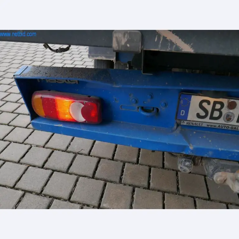 BGA, zásoby, montážní materiál a vozidla z divize střešních krytin.-11