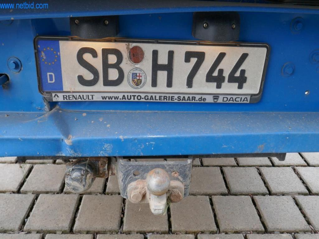 BGA, zásoby, montážní materiál a vozidla z divize střešních krytin.-12