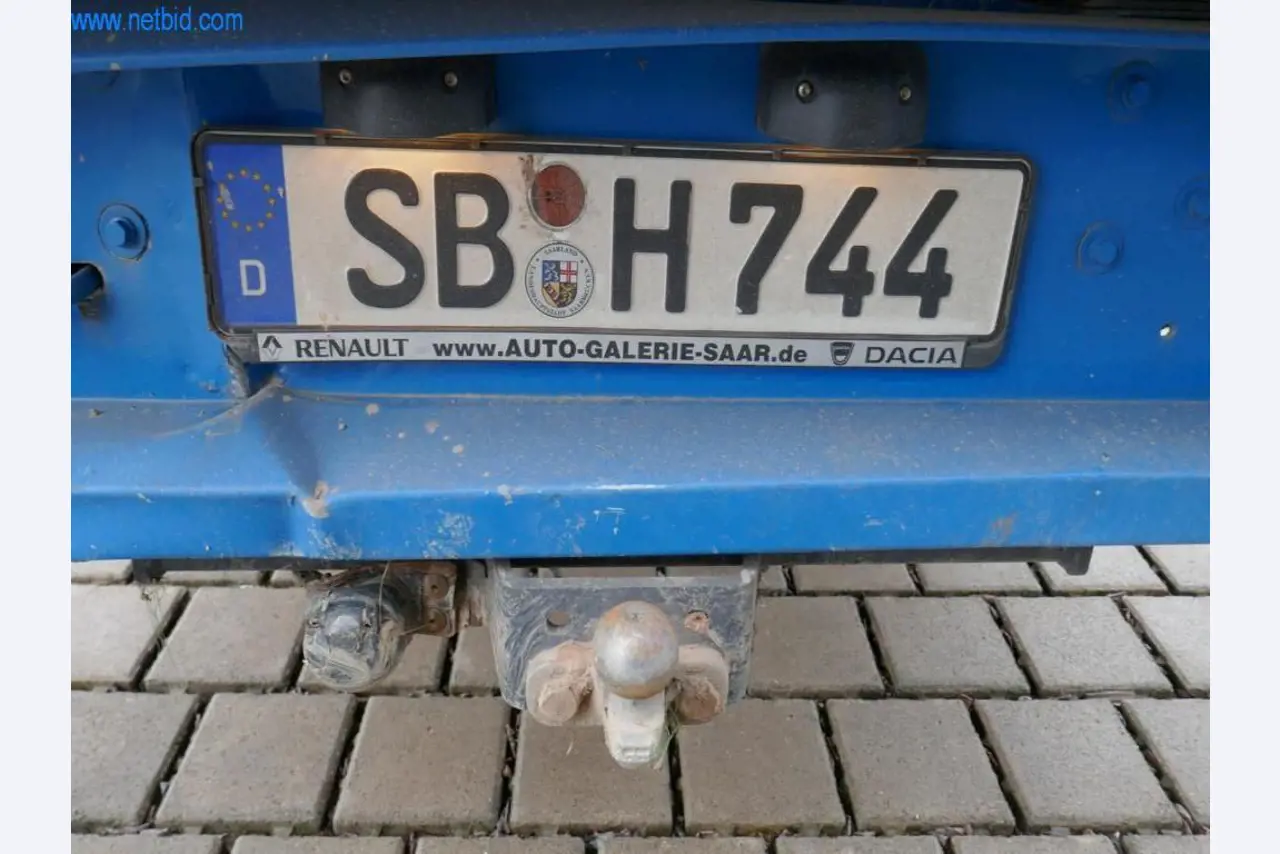 BGA, zásoby, montážní materiál a vozidla z divize střešních krytin.-12