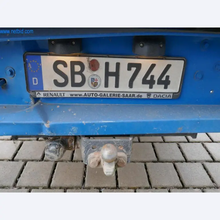 BGA, zásoby, montážní materiál a vozidla z divize střešních krytin.-12