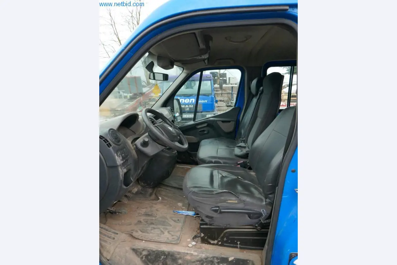 BGA, zásoby, montážní materiál a vozidla z divize střešních krytin.-21