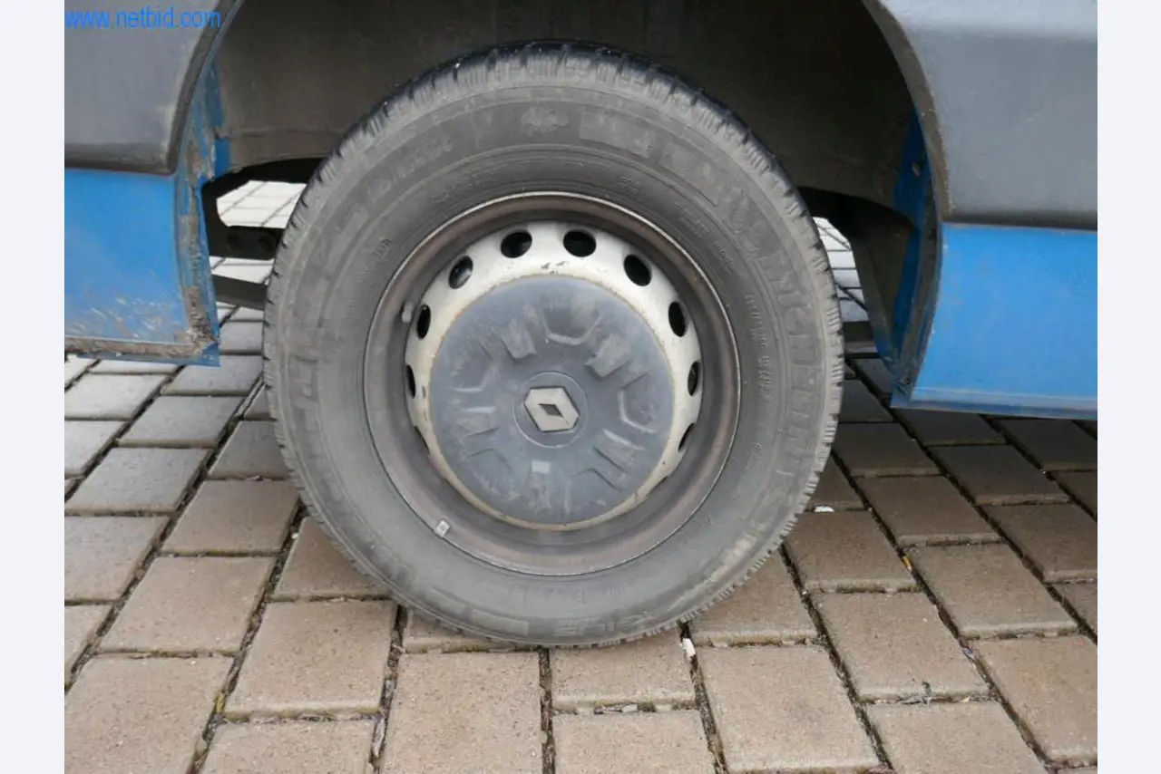 BGA, zásoby, montážní materiál a vozidla z divize střešních krytin.-16