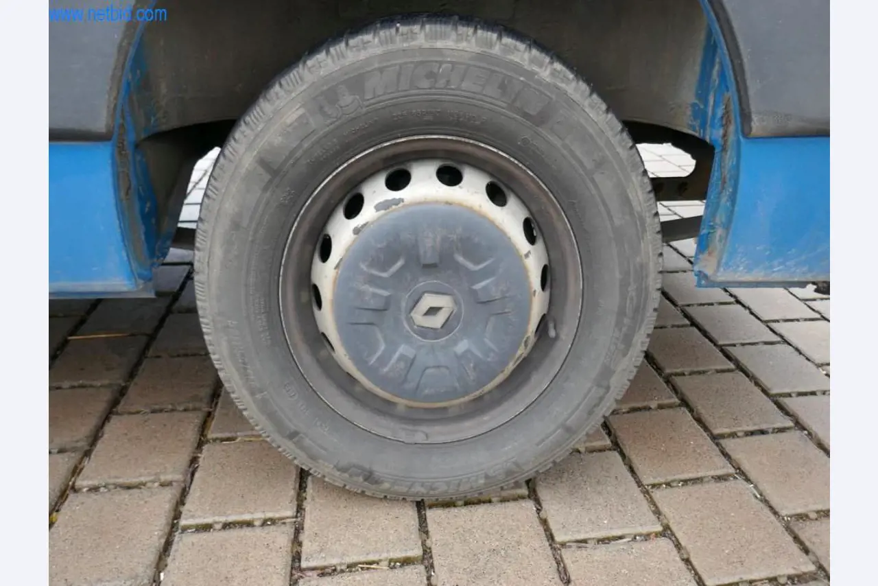 BGA, zásoby, montážní materiál a vozidla z divize střešních krytin.-18