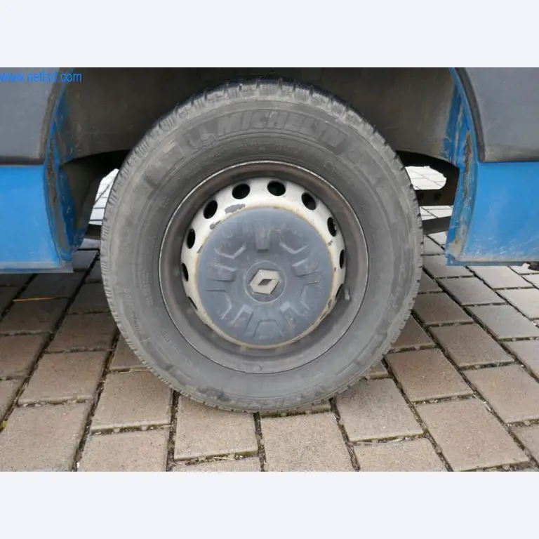 BGA, zásoby, montážní materiál a vozidla z divize střešních krytin.-18