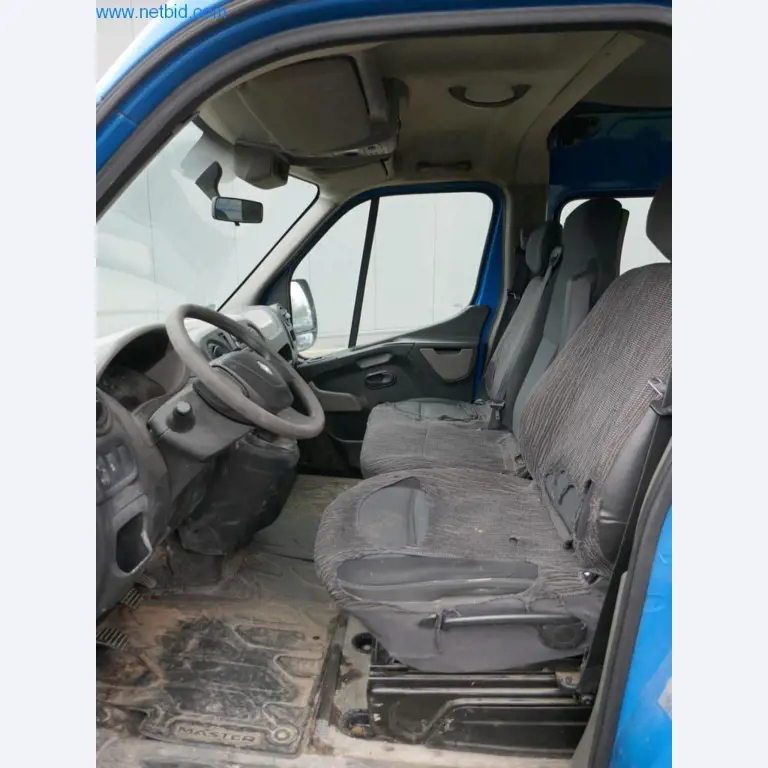 BGA, zásoby, montážní materiál a vozidla z divize střešních krytin.-24