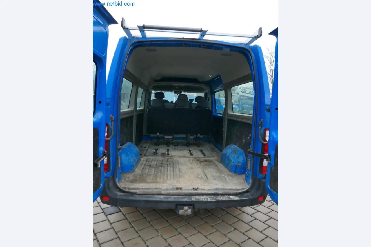 BGA, zásoby, montážní materiál a vozidla z divize střešních krytin.-8