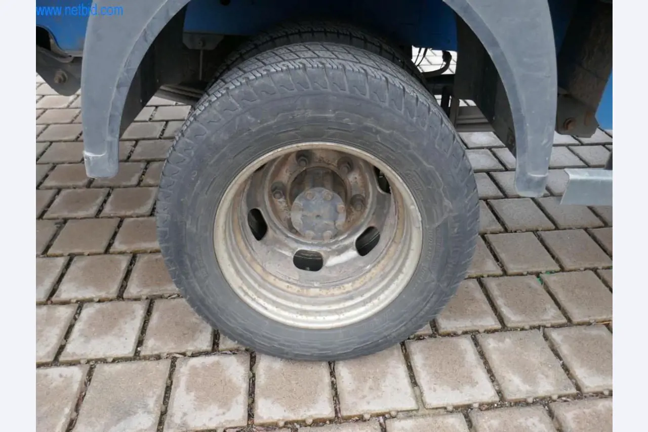 BGA, zásoby, montážní materiál a vozidla z divize střešních krytin.-12