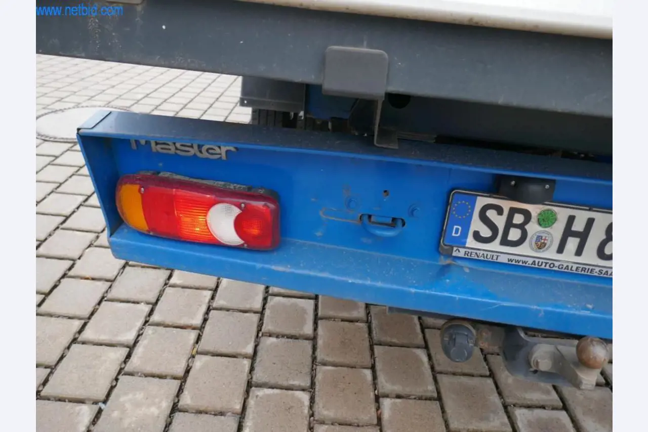 BGA, zásoby, montážní materiál a vozidla z divize střešních krytin.-14