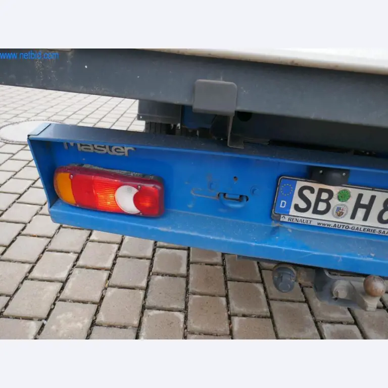 BGA, zásoby, montážní materiál a vozidla z divize střešních krytin.-14