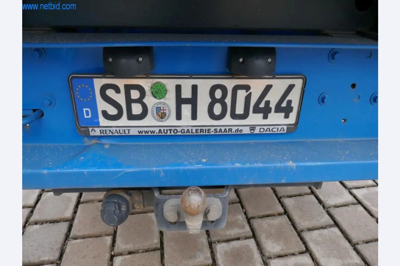 BGA, zásoby, montážní materiál a vozidla z divize střešních krytin.-15