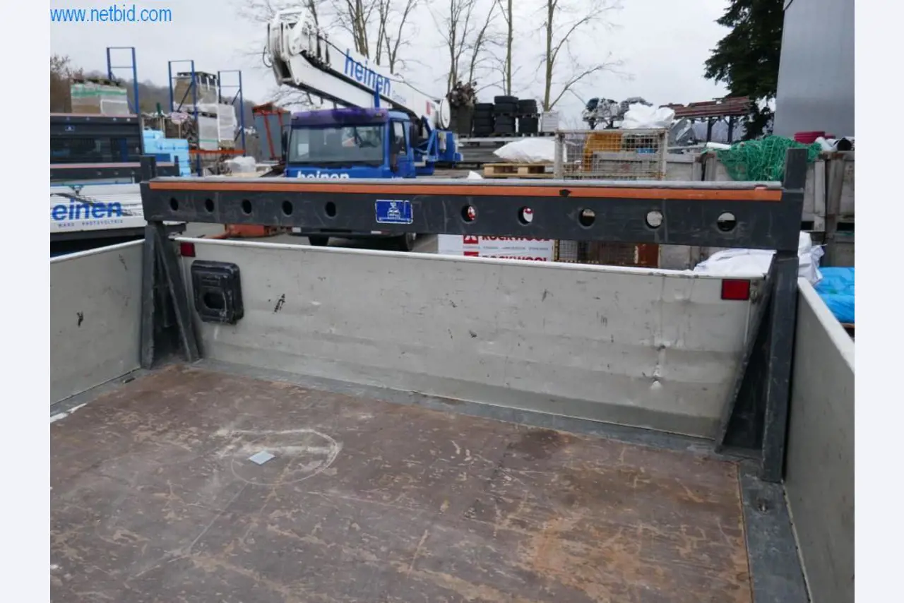 BGA, zásoby, montážní materiál a vozidla z divize střešních krytin.-22