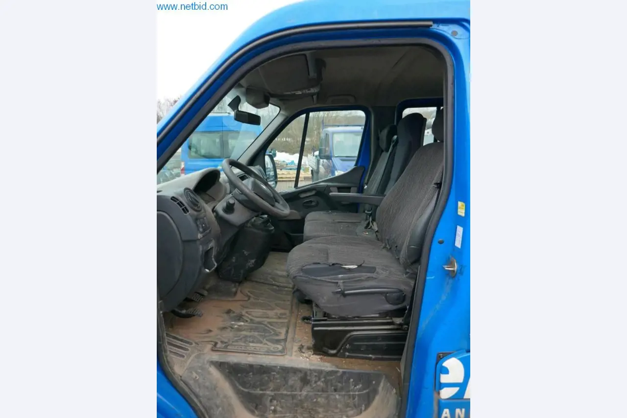BGA, zásoby, montážní materiál a vozidla z divize střešních krytin.-23