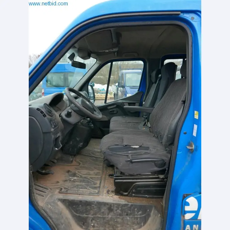 BGA, zásoby, montážní materiál a vozidla z divize střešních krytin.-23