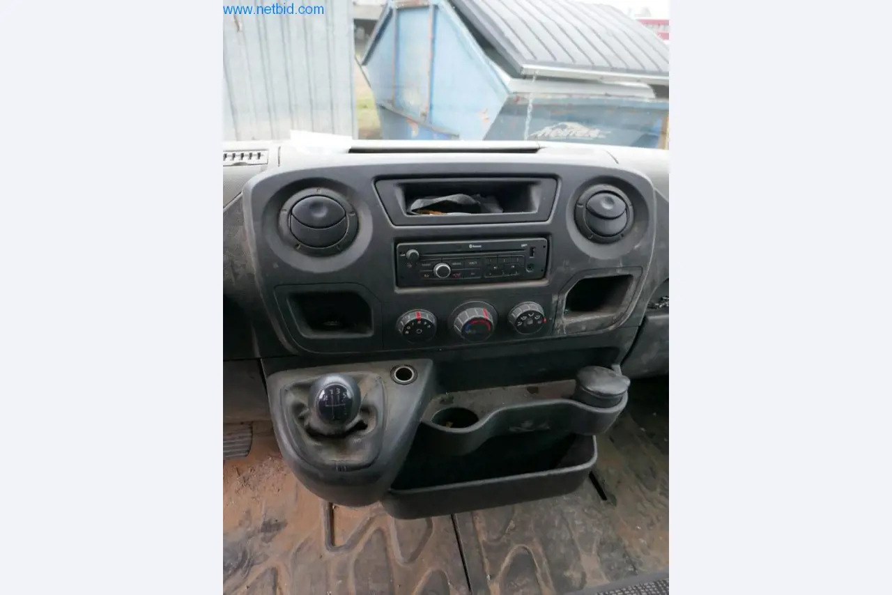 BGA, zásoby, montážní materiál a vozidla z divize střešních krytin.-3
