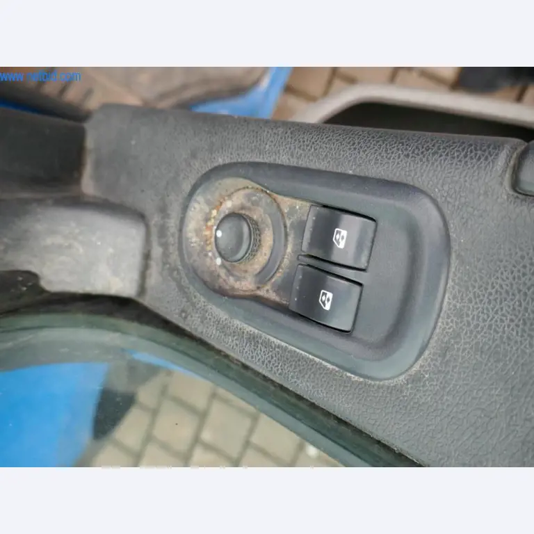 BGA, zásoby, montážní materiál a vozidla z divize střešních krytin.-7