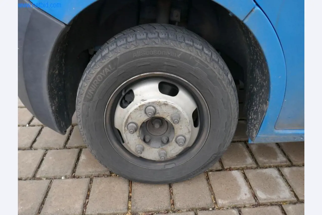 BGA, zásoby, montážní materiál a vozidla z divize střešních krytin.-9