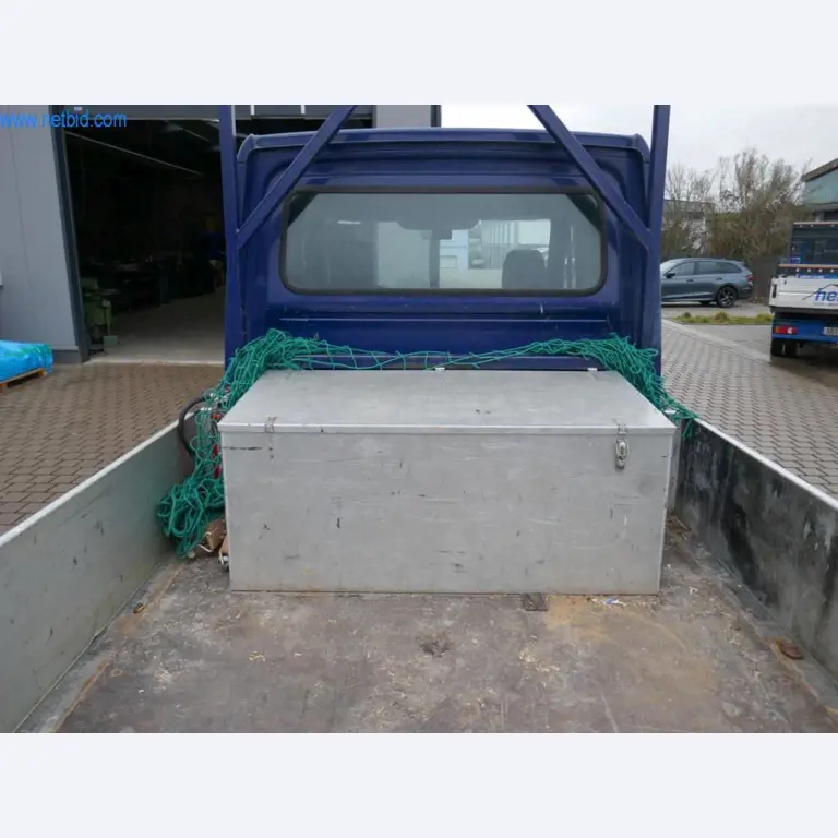 BGA, zásoby, montážní materiál a vozidla z divize střešních krytin.-16