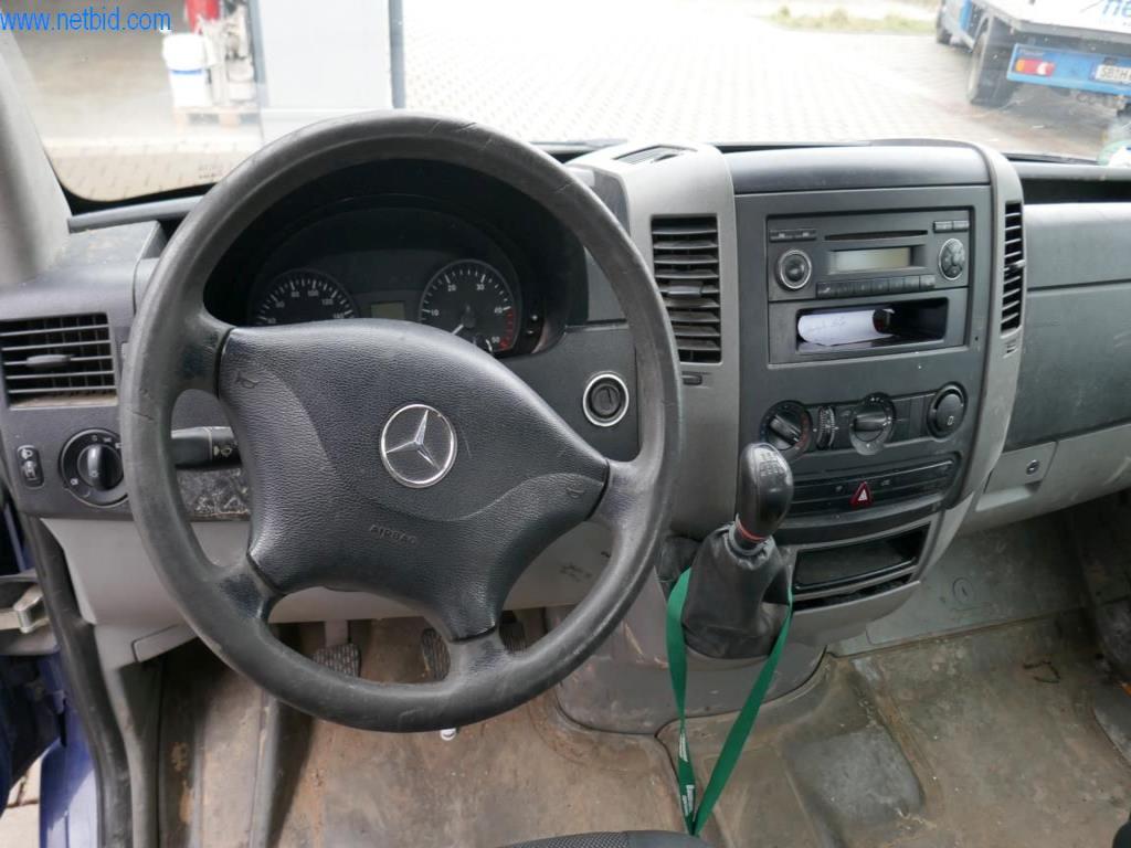 BGA, zásoby, montážní materiál a vozidla z divize střešních krytin.-19