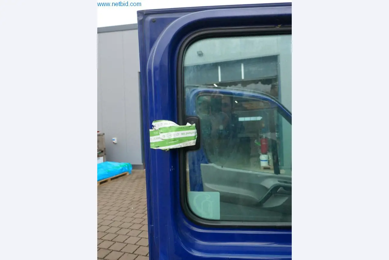BGA, zásoby, montážní materiál a vozidla z divize střešních krytin.-6