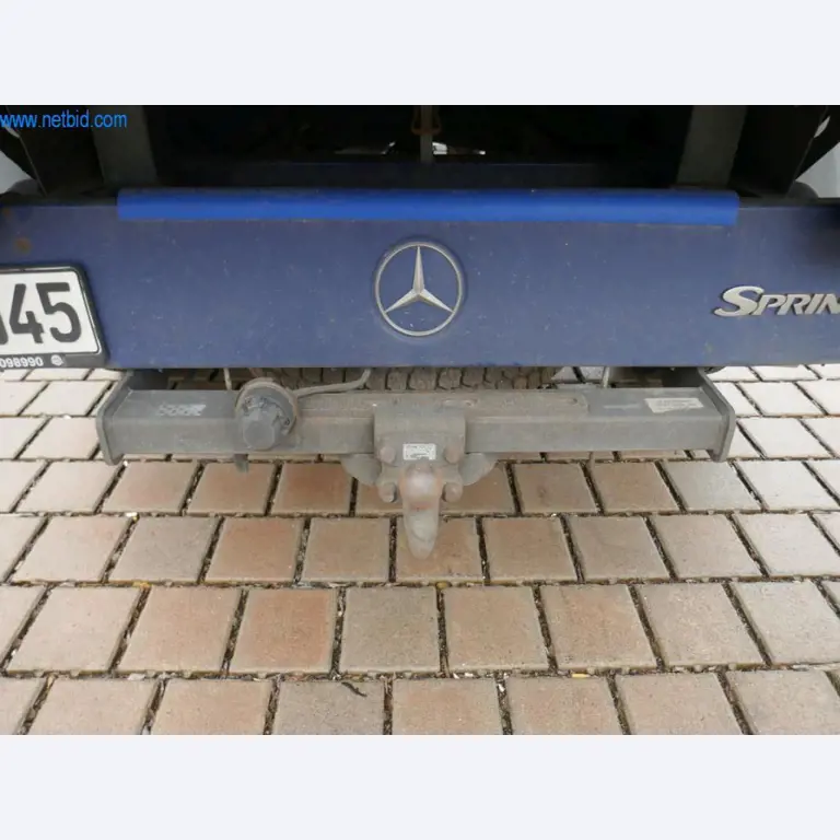 BGA, zásoby, montážní materiál a vozidla z divize střešních krytin.-8