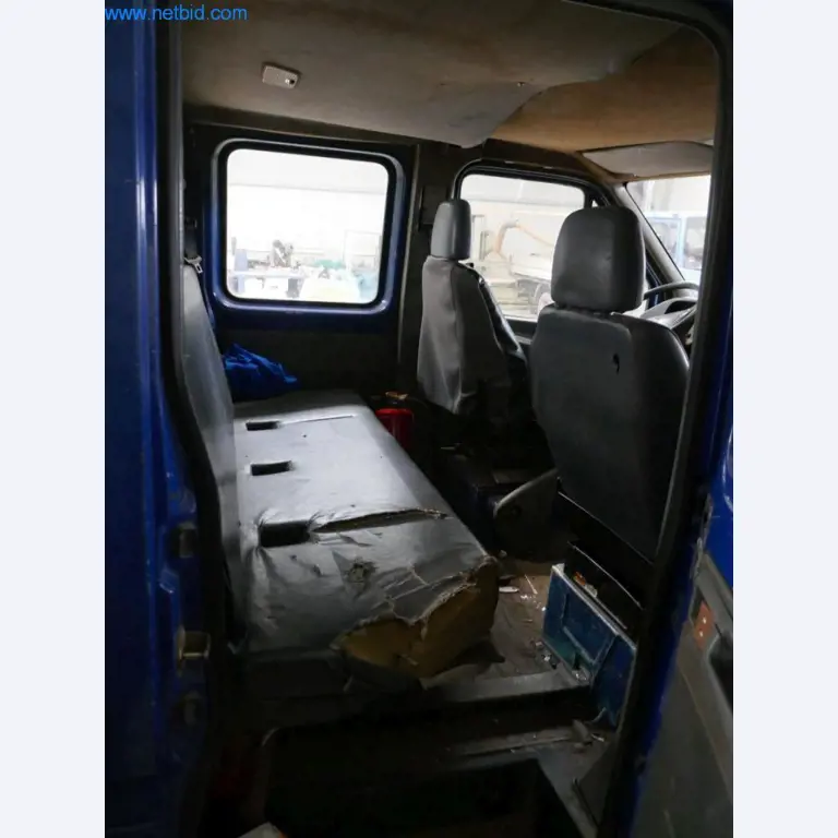 BGA, zásoby, montážní materiál a vozidla z divize střešních krytin.-12