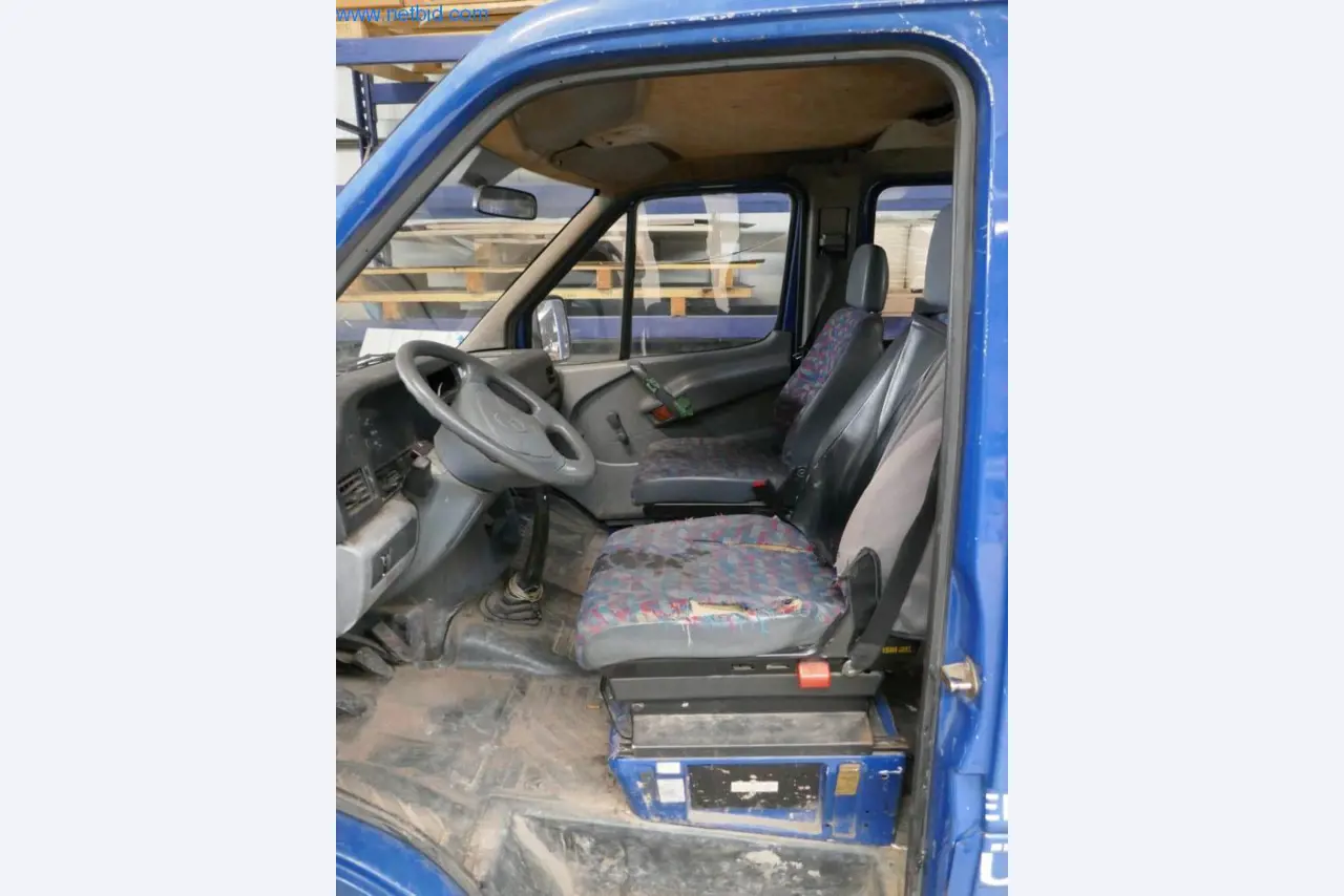 BGA, zásoby, montážní materiál a vozidla z divize střešních krytin.-8