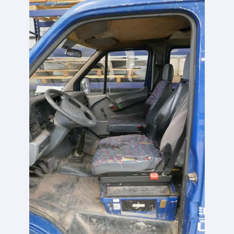 BGA, zásoby, montážní materiál a vozidla z divize střešních krytin.-8