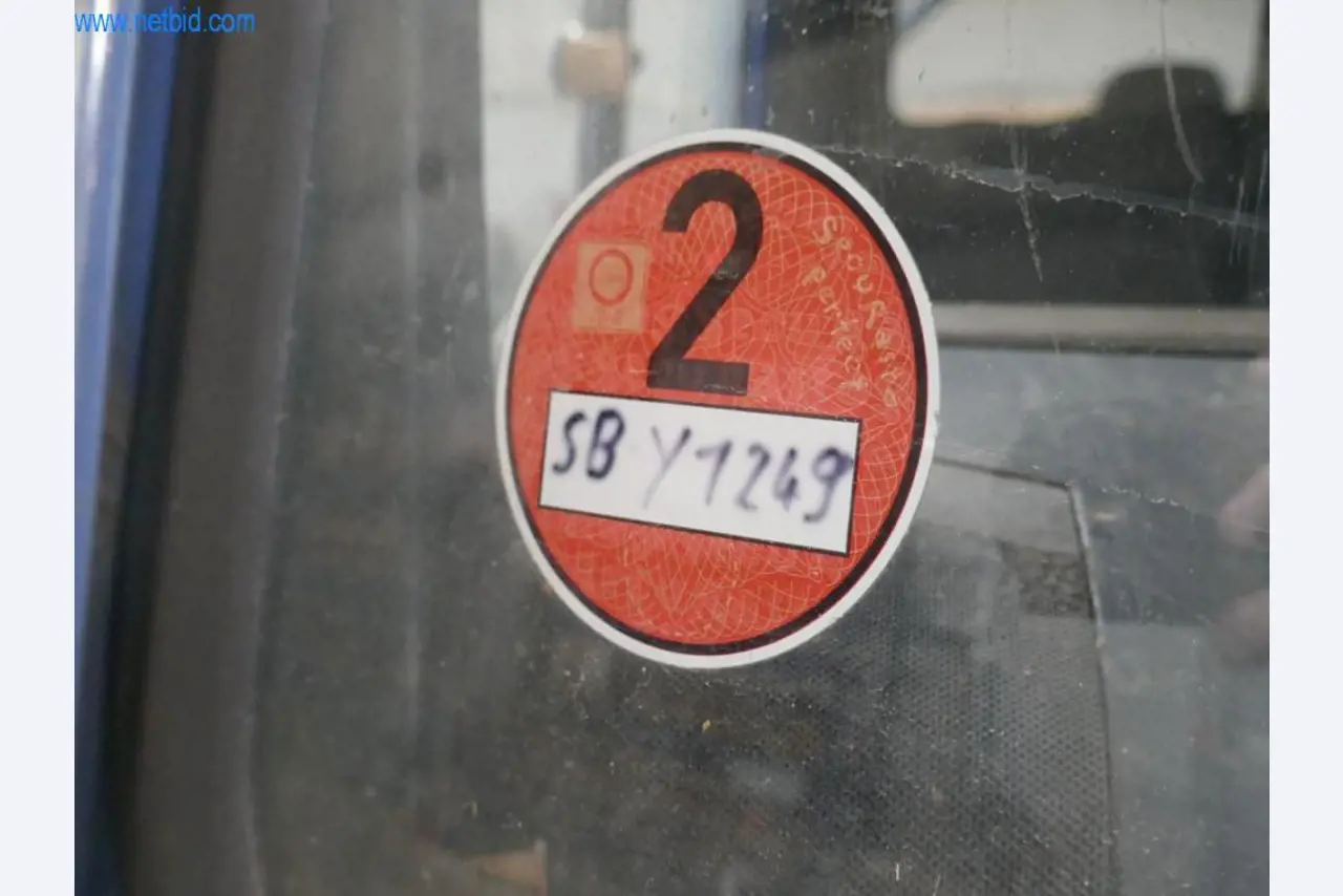BGA, zásoby, montážní materiál a vozidla z divize střešních krytin.-8