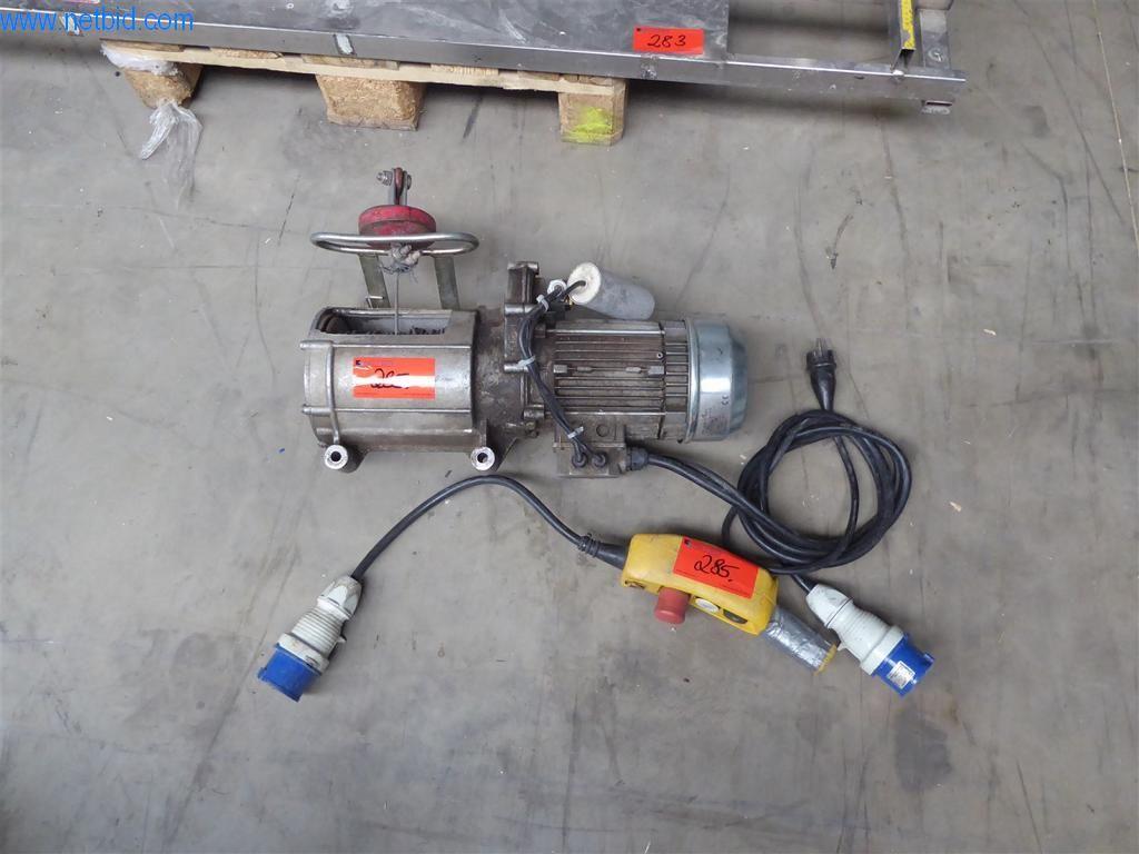 BGA, Warenvorräte, Montagematerial und Fahrzeuge aus dem Bereich Dachdeckerei-1