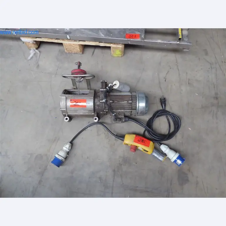 BGA, Warenvorräte, Montagematerial und Fahrzeuge aus dem Bereich Dachdeckerei-1