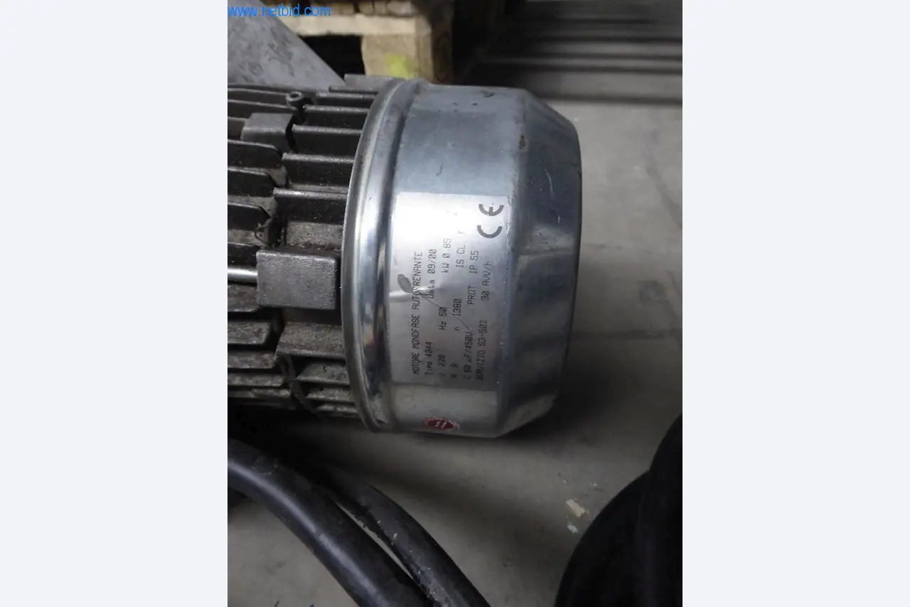 BGA, Warenvorräte, Montagematerial und Fahrzeuge aus dem Bereich Dachdeckerei-2