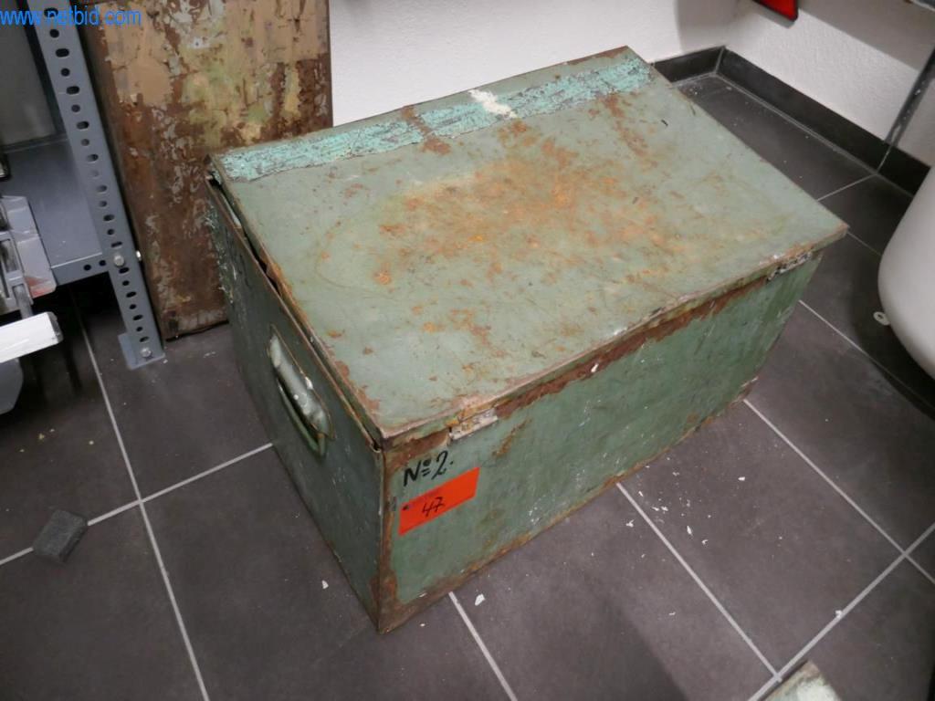 BGA, zapasy, materiały montażowe i pojazdy z działu pokryć dachowych-1