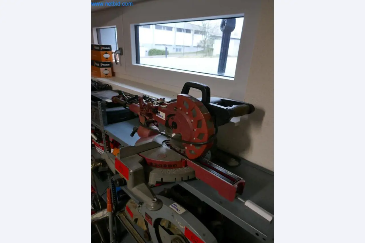 BGA, zapasy, materiały montażowe i pojazdy z działu pokryć dachowych-1