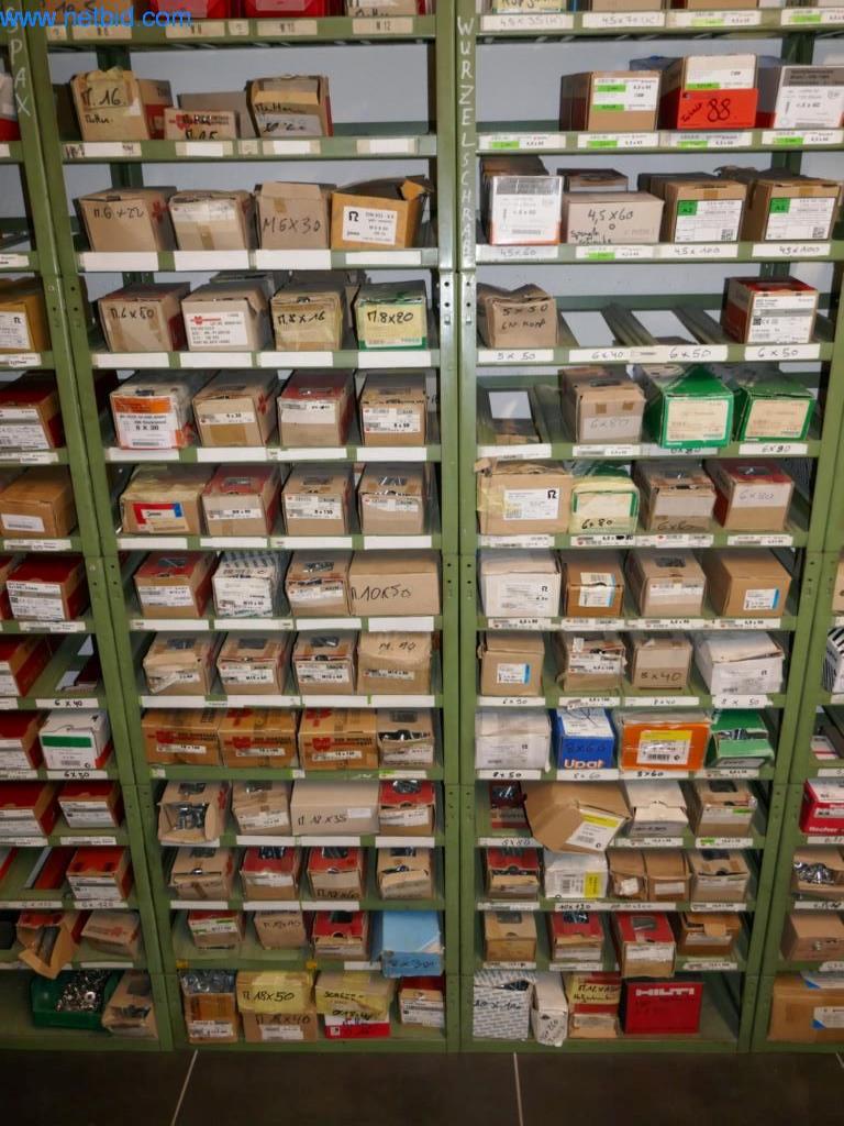 BGA, zapasy, materiały montażowe i pojazdy z działu pokryć dachowych-13