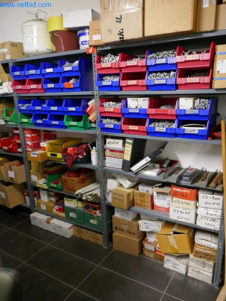 BGA, zapasy, materiały montażowe i pojazdy z działu pokryć dachowych-1