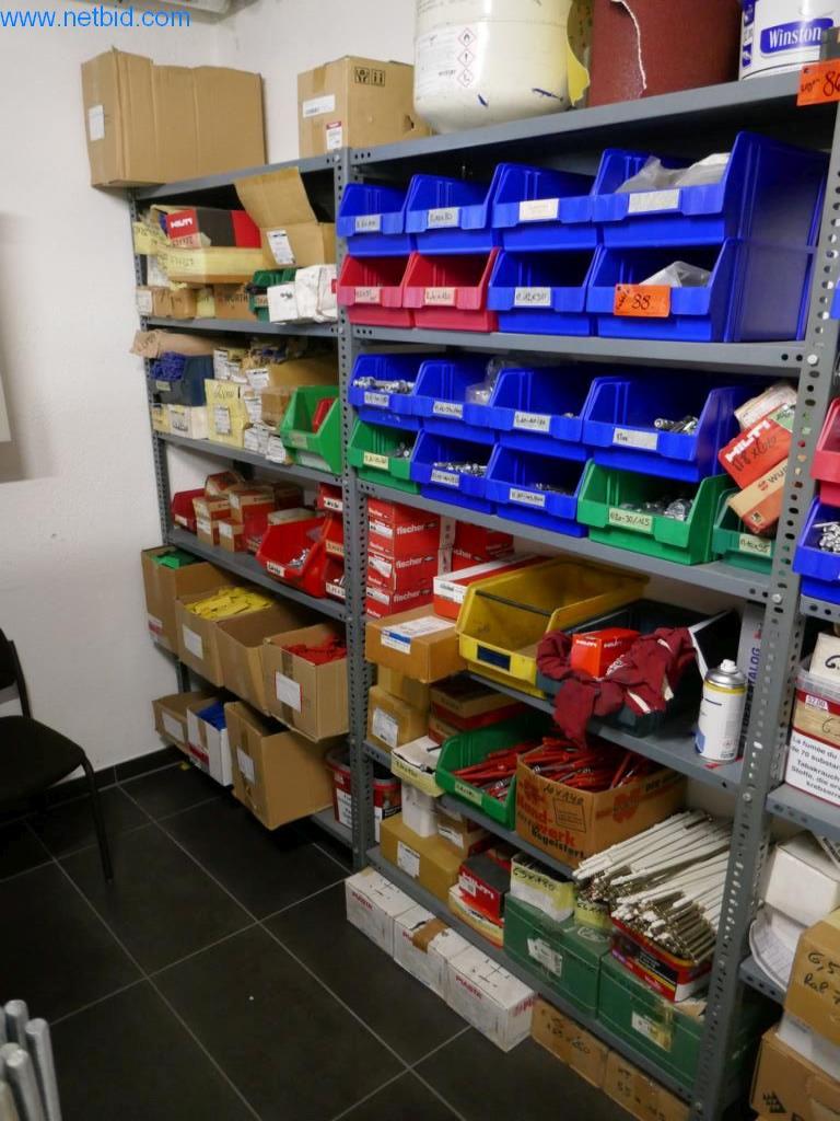 BGA, zapasy, materiały montażowe i pojazdy z działu pokryć dachowych-3