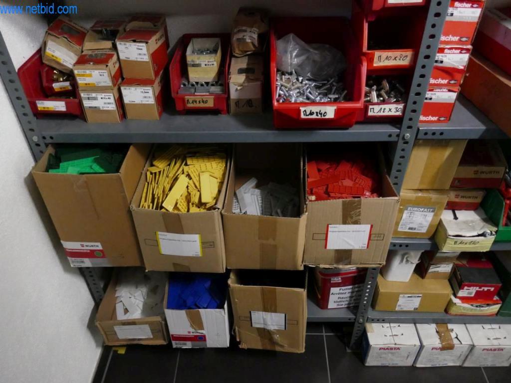 BGA, zapasy, materiały montażowe i pojazdy z działu pokryć dachowych-5