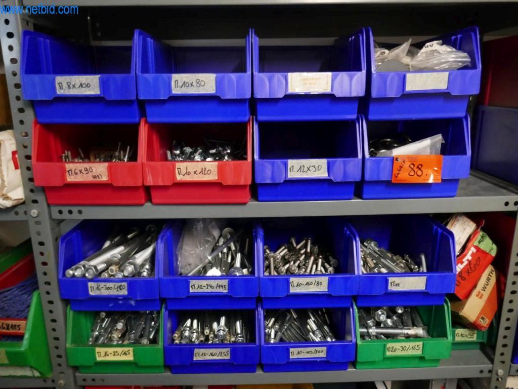 BGA, zapasy, materiały montażowe i pojazdy z działu pokryć dachowych-6